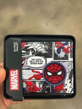 Limited edition marvel Spiderman men’s bi-fold wallet in the tin